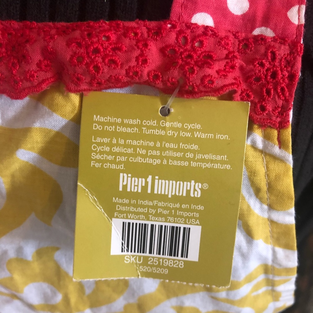 Most fab pier 1ruffled apron polka dots & roses - Picture 3 of 9